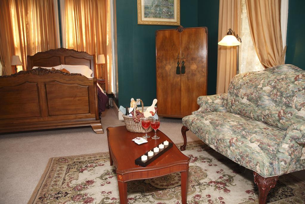 Hamilton House Bed And Breakfast Whitewater Room photo