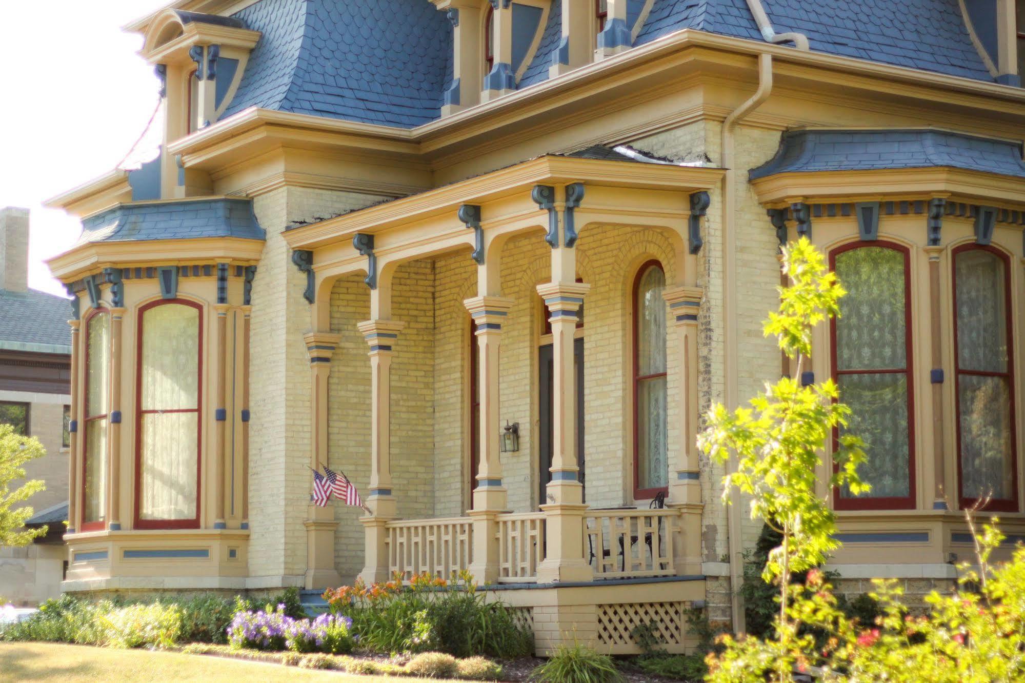 Hamilton House Bed And Breakfast Whitewater Exterior photo